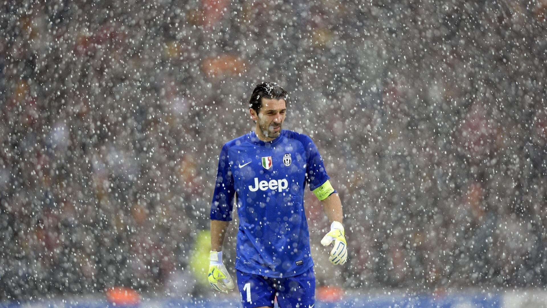 伯恩利防守球员泰科夫奋力封堵射门，难挡对手攻势，伯恩利防守怎么样